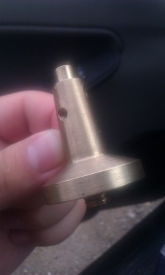 IMAG0443.jpg (1.66 МБ) 16379 просмотров Новая латунная "крышечка" так как на родной резьбы нету.